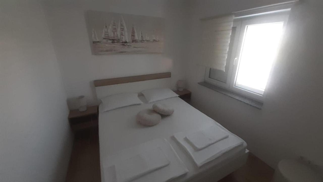 Apartmani Lucija Povljana Exterior foto